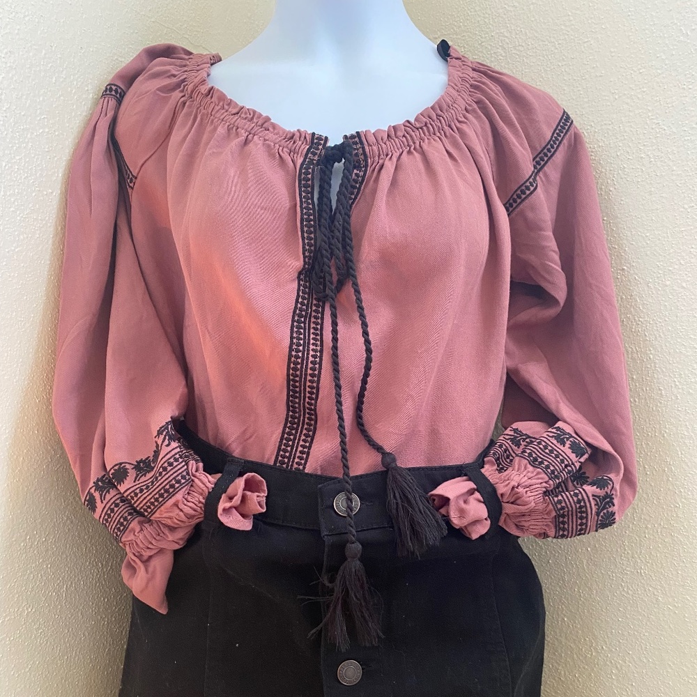 Peasant top blush embroidered forever 21 size small boho
